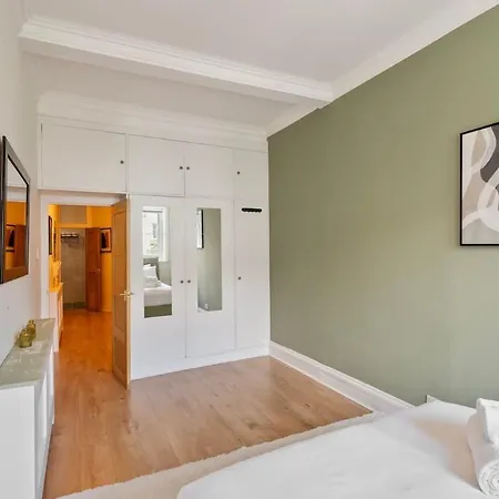 Modern Elegance In Paddington London