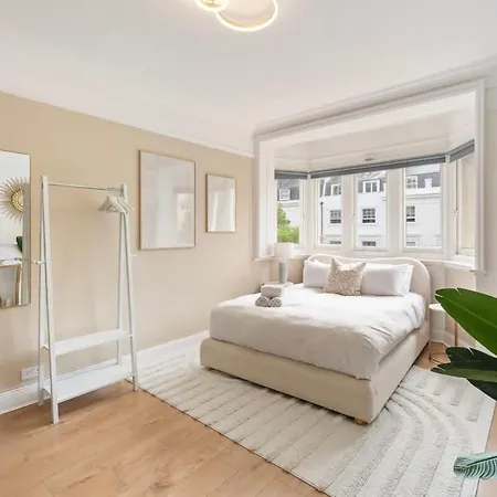 Modern Elegance In Paddington *