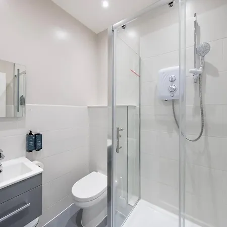 New & Spacious In Old St *