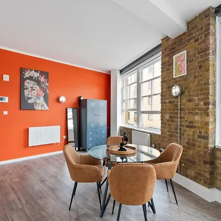 Holiday home New & Spacious In Old St