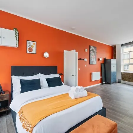 Holiday home New & Spacious In Old St London