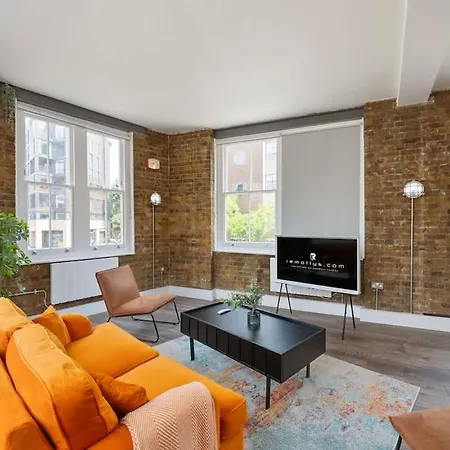 New & Spacious In Old St *
