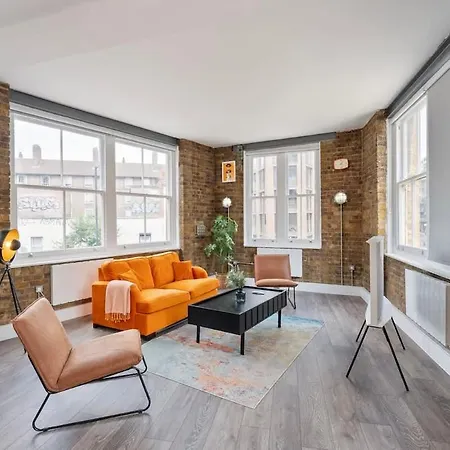 Holiday home New & Spacious In Old St