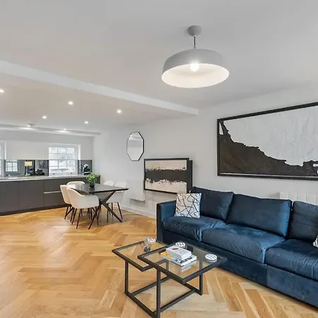 Charming 2 Bedroom 2 Bathroom Flat Near Oxford St * London