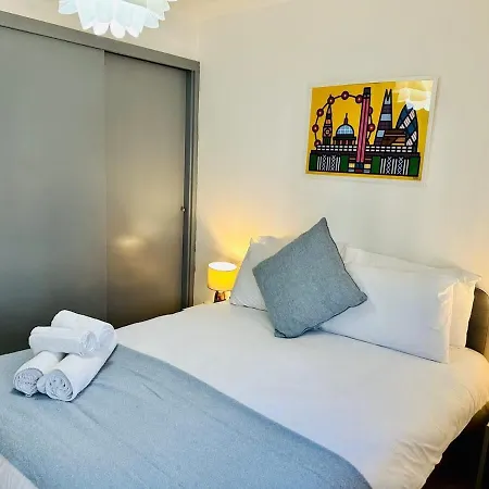Holiday home Kensington Gardens 2 Bedroom Flat With A Balcony *