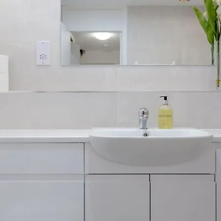 Kensington Gardens 2 Bedroom Flat With A Balcony Holiday home