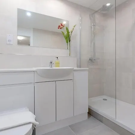 Holiday home Kensington Gardens 2 Bedroom Flat With A Balcony *