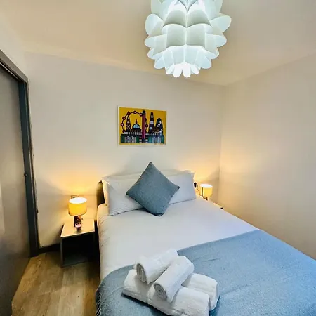 Kensington Gardens 2 Bedroom Flat With A Balcony Holiday home London