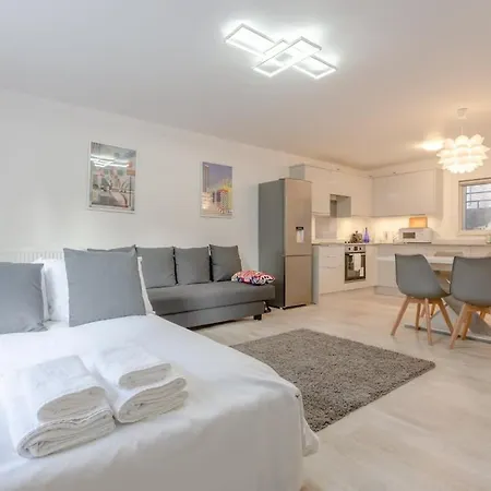 Kensington Gardens 2 Bedroom Flat With A Balcony Holiday home
