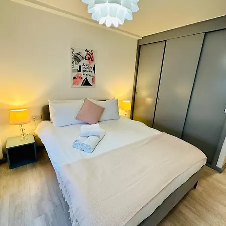 Kensington Gardens 2 Bedroom Flat With A Balcony Holiday home *