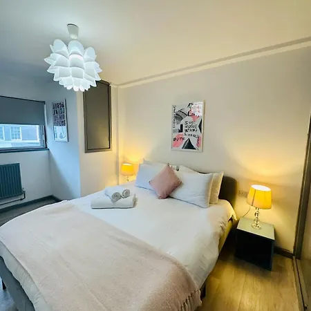 Holiday home Kensington Gardens 2 Bedroom Flat With A Balcony *