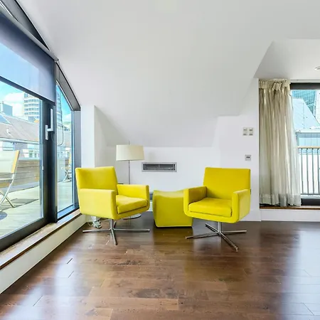 Modern Serviced 2 Minutes From Monument Tube Station London