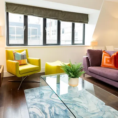 Modern Serviced 2 Minutes From Monument Tube Station Apartment London