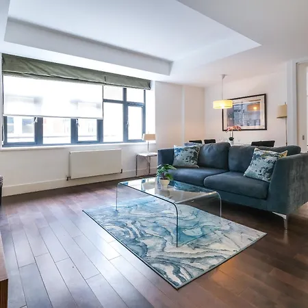 Modern Serviced 2 Minutes From Monument Tube Station Apartment London