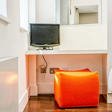 Modern Serviced 2 Minutes From Monument Tube Station London