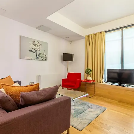 Modern Serviced 2 Minutes From Monument Tube Station