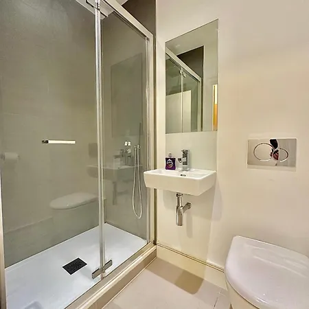 The Grange Penthouse F2 Apartment *