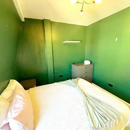 3 Bed Comfortable Wk