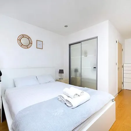 Apartment Chic Private In Charming Flat London