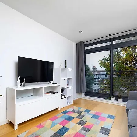 Chic Private In Charming Flat Apartment London