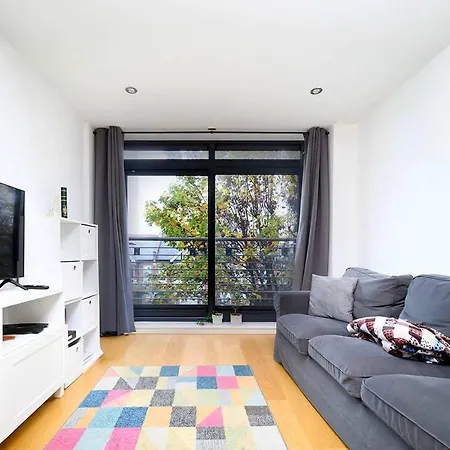 Chic Private In Charming Flat London
