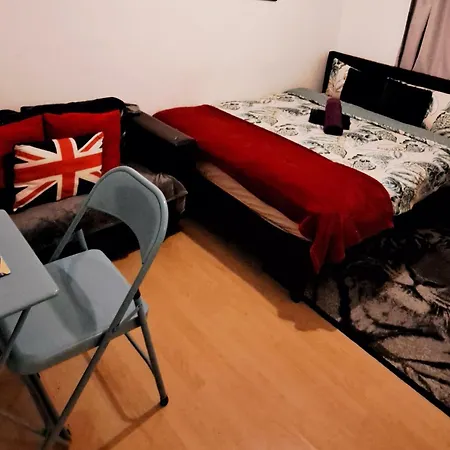 Merciful King Room, In Zone 2-3 * London