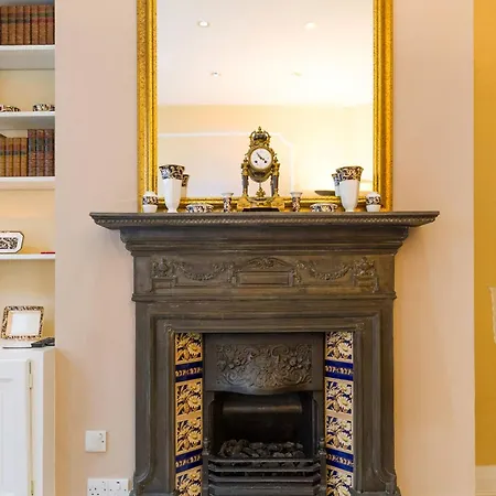 Inn The Vintage - Fitzrovia - By Frankie Says *