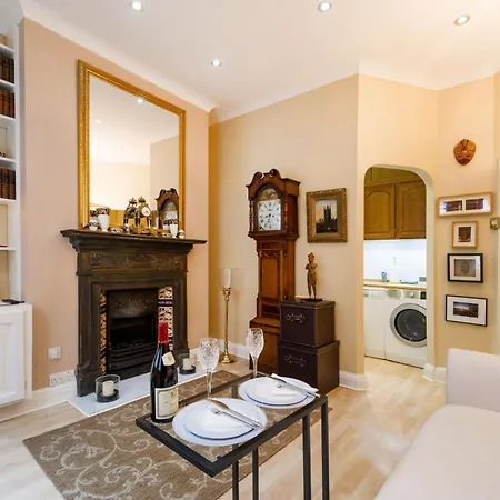 The Vintage - Fitzrovia - By Frankie Says Inn