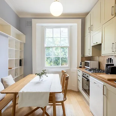 Two Bed Notting Hill Gem