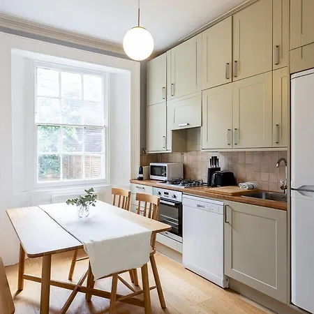 Two Bed Notting Hill Gem Apartment