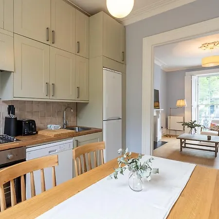 Two Bed Notting Hill Gem Apartment *