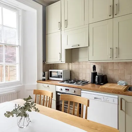 Two Bed Notting Hill Gem *