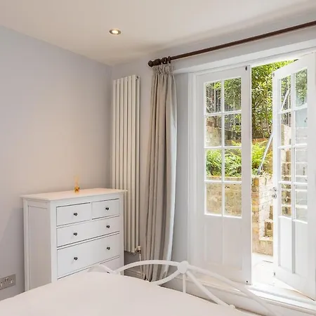 Two Bed Notting Hill Gem Apartment