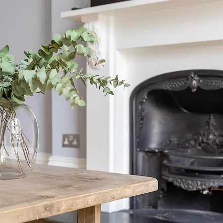 Two Bed Notting Hill Gem Apartment London