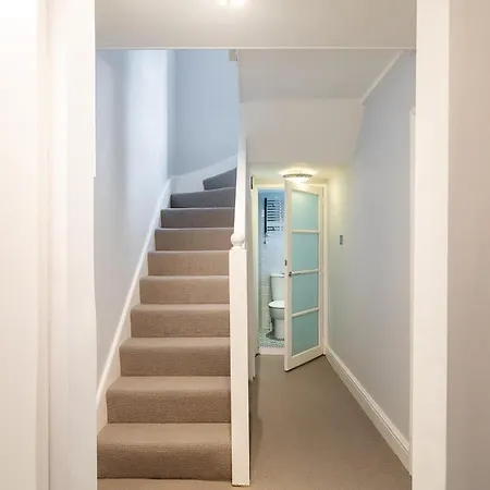 Two Bed Notting Hill Gem London