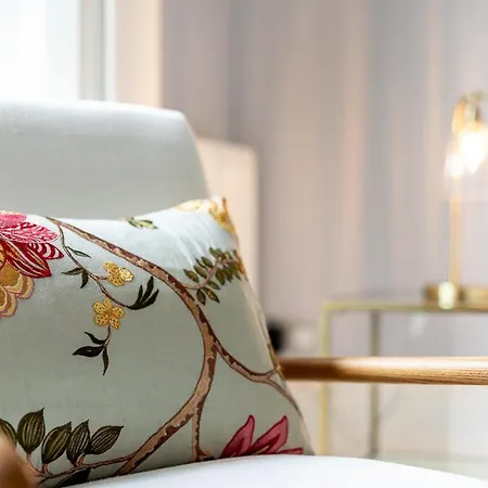 Two Bed Notting Hill Gem Apartment