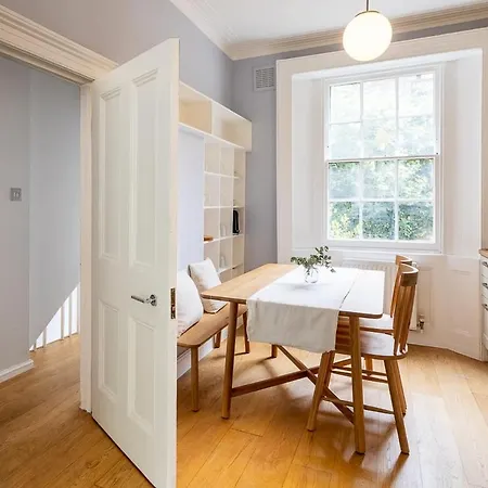 Two Bed Notting Hill Gem Apartment London