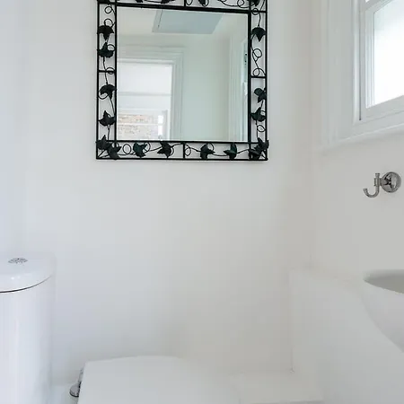 Two Bed Notting Hill Gem *