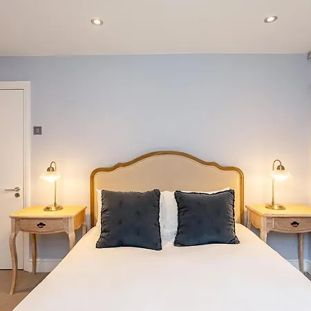 Two Bed Notting Hill Gem London