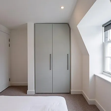 Modern And Stylish In West Kensington London