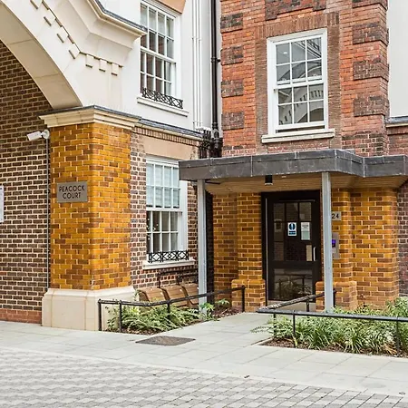 Apartment Modern And Stylish In West Kensington