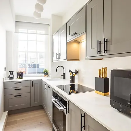 Modern Edgware Apartment *