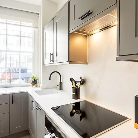 Modern Edgware Apartment *