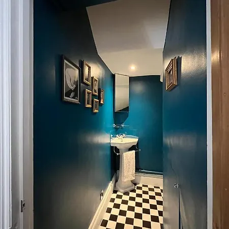 The Artist's House Alma Street Holiday home London