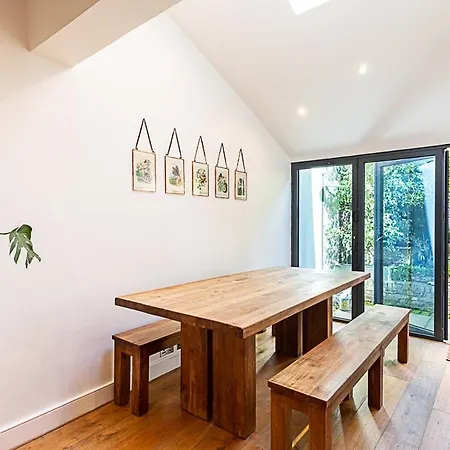 The Artist's House Alma Street Holiday home London