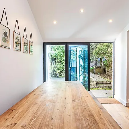 The Artist's House Alma Street Holiday home London