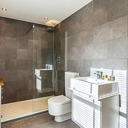 Elegant 3 Bed In Earl's Court *