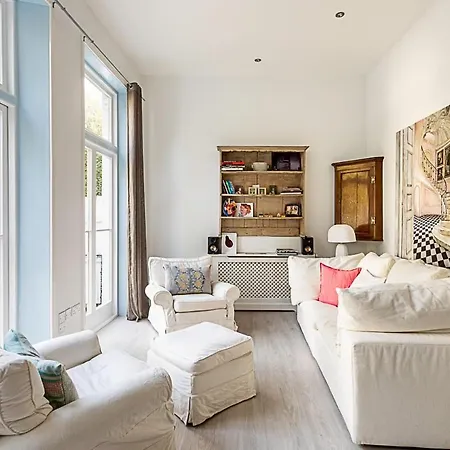 Elegant 3 Bed In Earl's Court Apartment