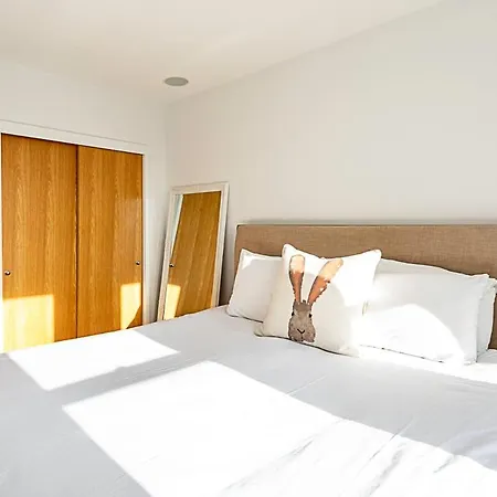 Elegant 3 Bed In Earl's Court * London