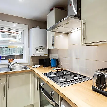 Charming Acton Dollhouse Apartment London